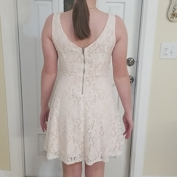 Speechless Lace Dress - Picture 6 of 6